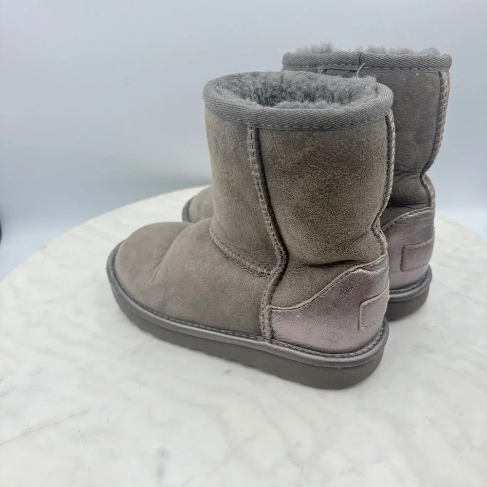 UGG Australia Grey Suede Sheepskin Lined Boots Youth Girls Size 12 Warm‎ Comfort